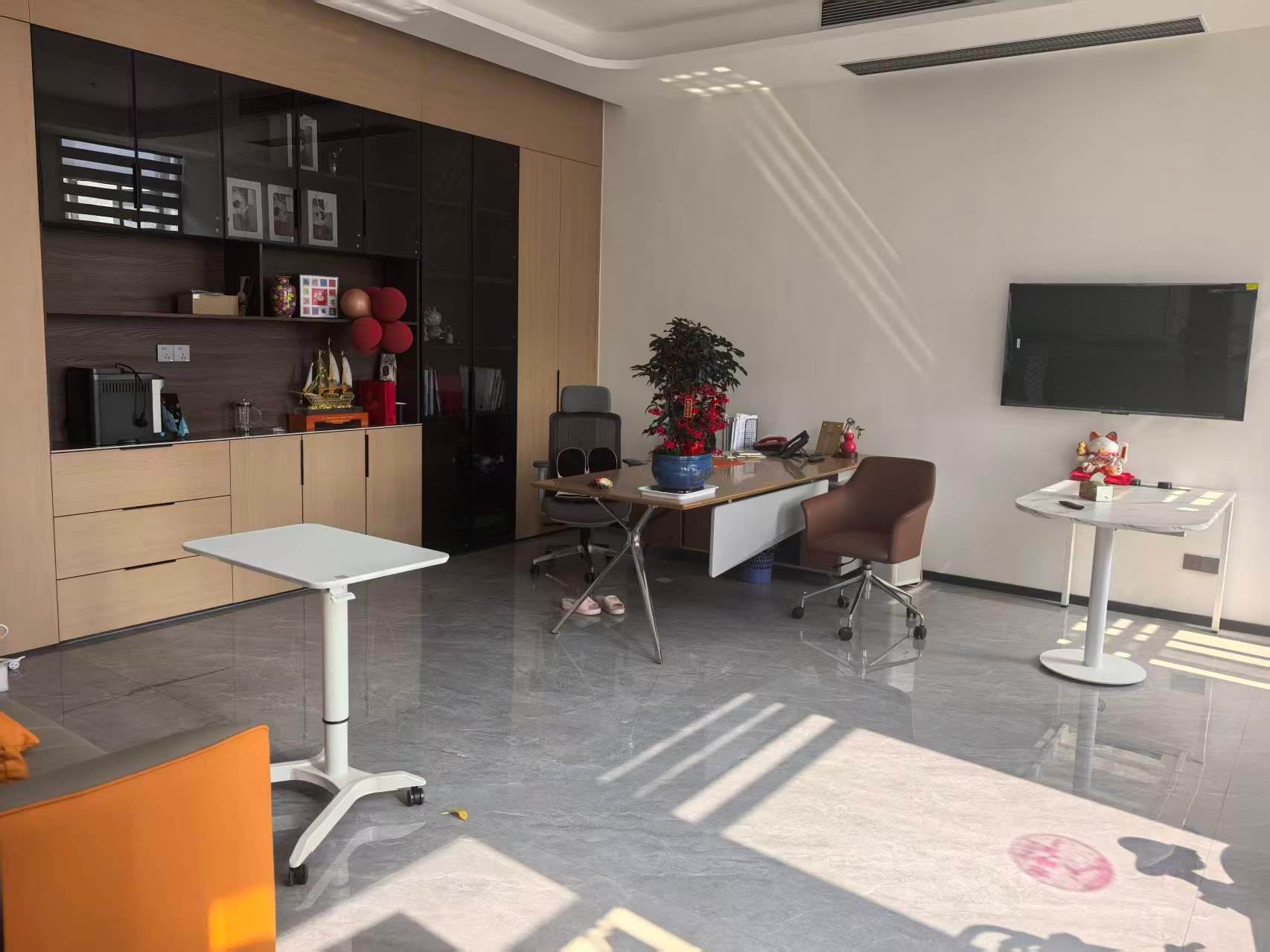 XurenClean office environment
